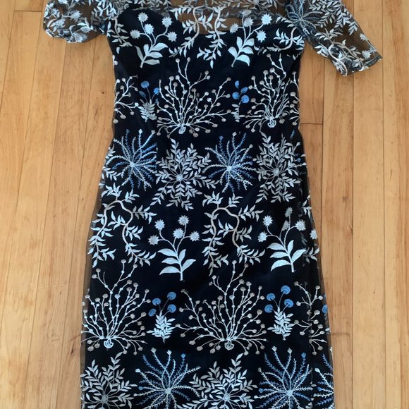 Dress - Picture 4 of 4